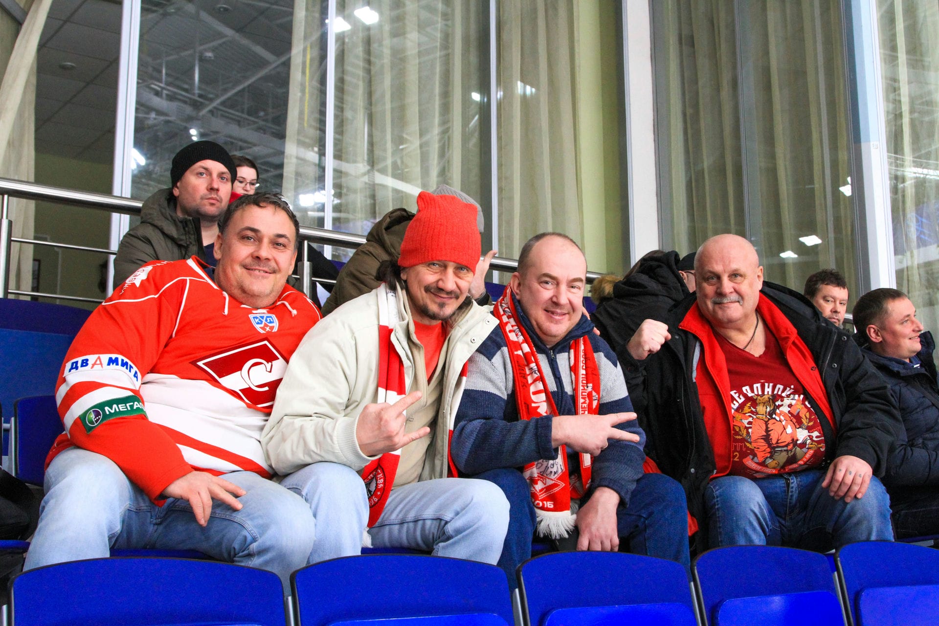 Фото болельщиков с матча «Куньлунь Редстар» - «Спартак» 28 января 2023 года.