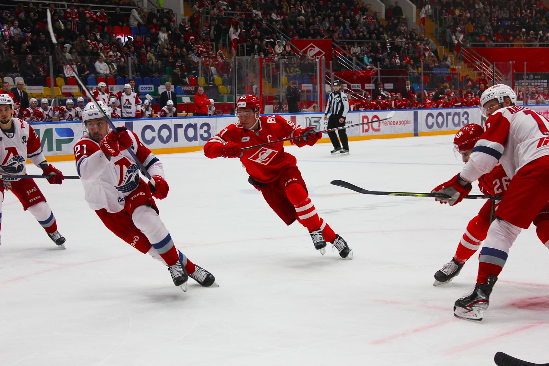 Хоккейный «Спартак» вырывает победу над «Локомотивом» в основное время