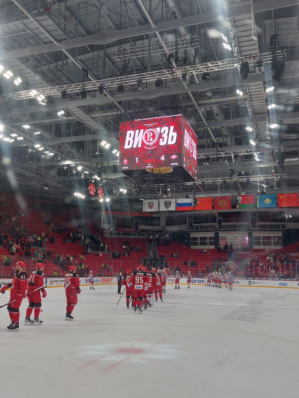 ХК «Спартак» одерживает вторую подряд победу на выезде.